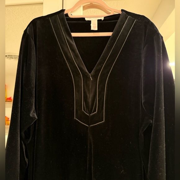Vintage Oscar de la Renta Black Velvet Robe | 2X Luxury Loungewear - Picture 2 of 8